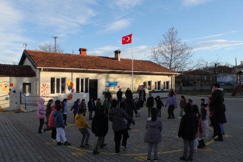 Müzikist Köye Kavuştu